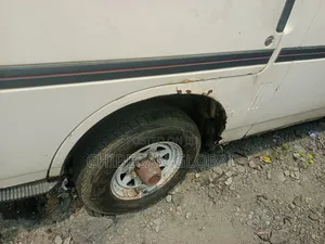 Isuzu Std 3940 2000 White
