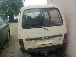 Isuzu Std 3940 2000 White