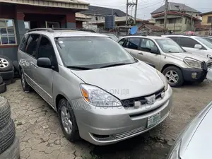 Toyota Sienna 2005 Silver