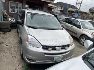 Toyota Sienna 2005 Silver