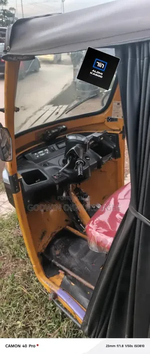 Bajaj Boxer 2020 Yellow