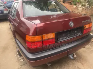 Volkswagen Vento 2003 Red