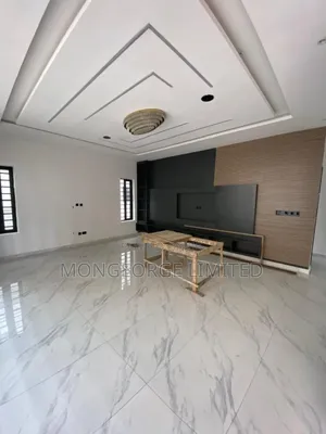 5bdrm Duplex in Chevron for rent
