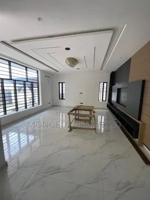 5bdrm Duplex in Chevron for rent