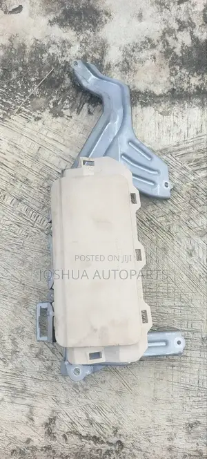 Toyota Venza, Driver Knee Airbag, 2010-2015