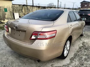Toyota Camry LE 4dr Sedan (2.5L 4cyl 6AM) 2010 Gold