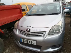 Toyota Corolla 2011 Silver