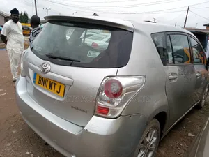 Toyota Corolla 2011 Silver