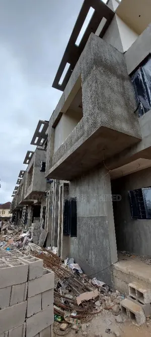 5bdrm Duplex in Ikeja for sale