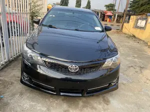 Toyota Camry SE 4dr Sedan (2.5L 4cyl 6A) 2014 Black