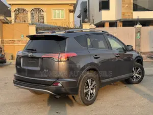Toyota RAV4 XLE 4dr SUV (2.5L 4cyl 6A) 2018 Gray