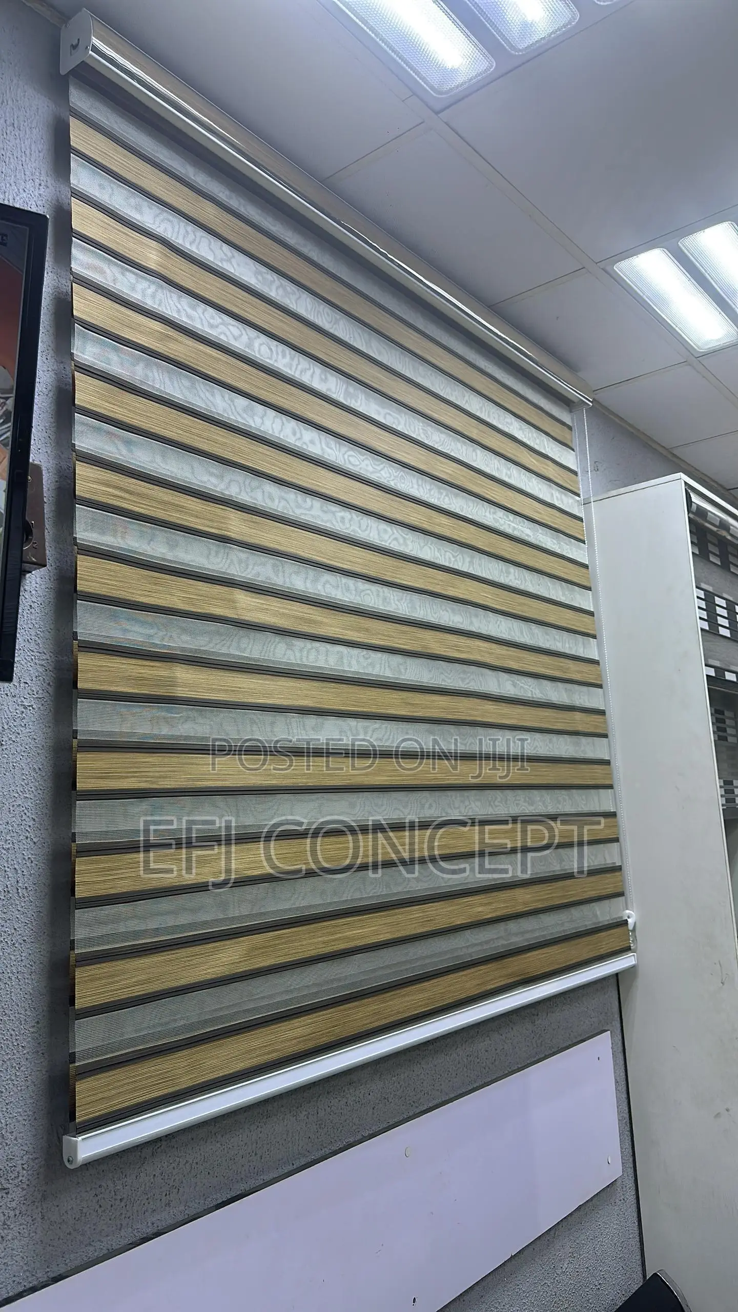 Day And Night Window Blind - Lined Attractive Design