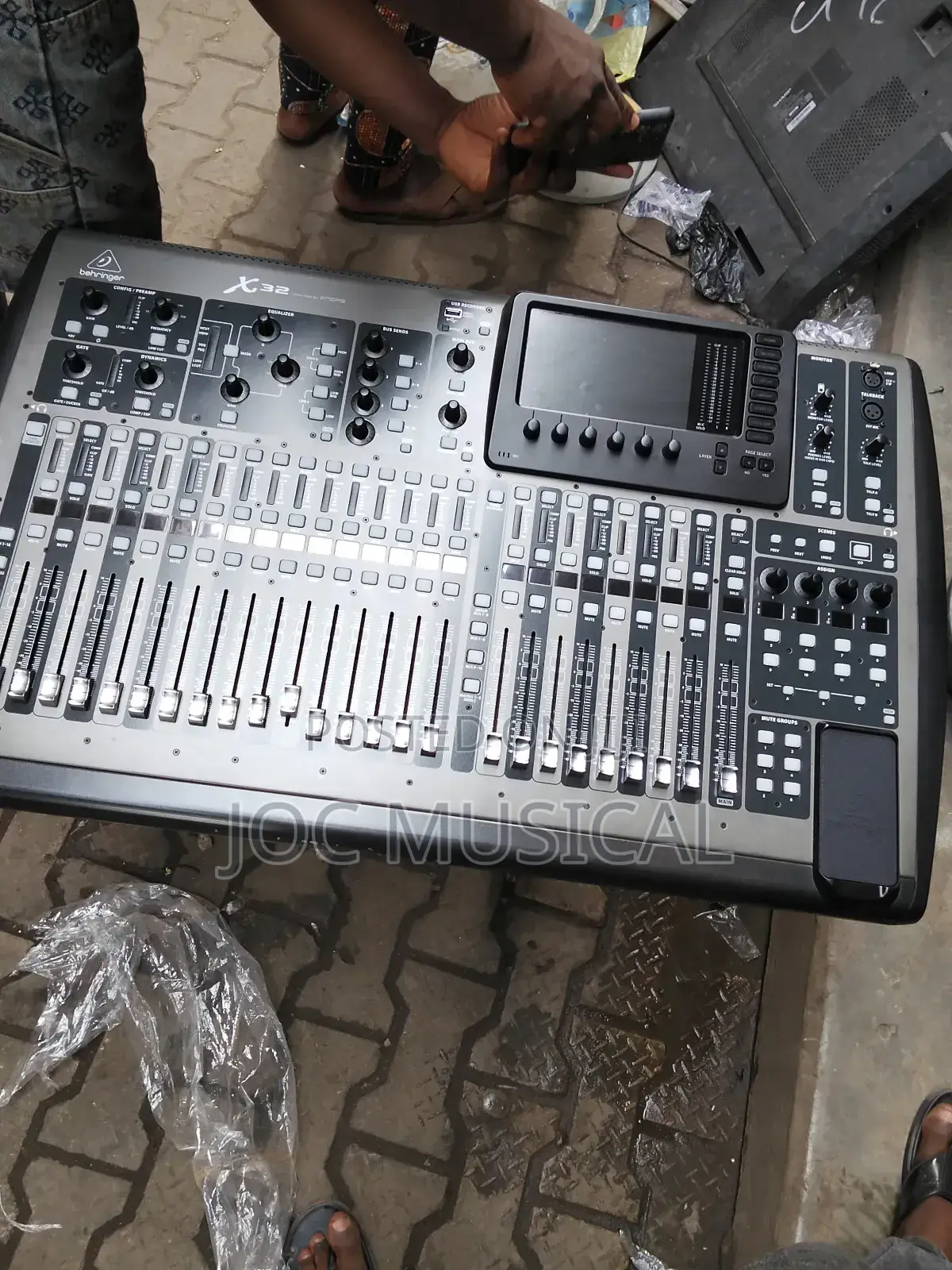Digital Mixer Behringer