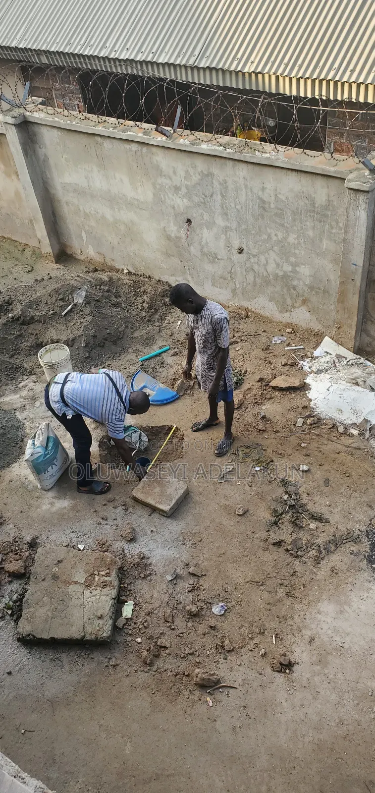 Building Contractor and Site Supervisor.
