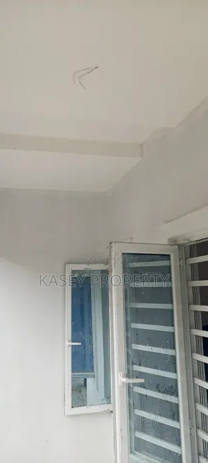 1bdrm Block of Flats in Warri for rent
