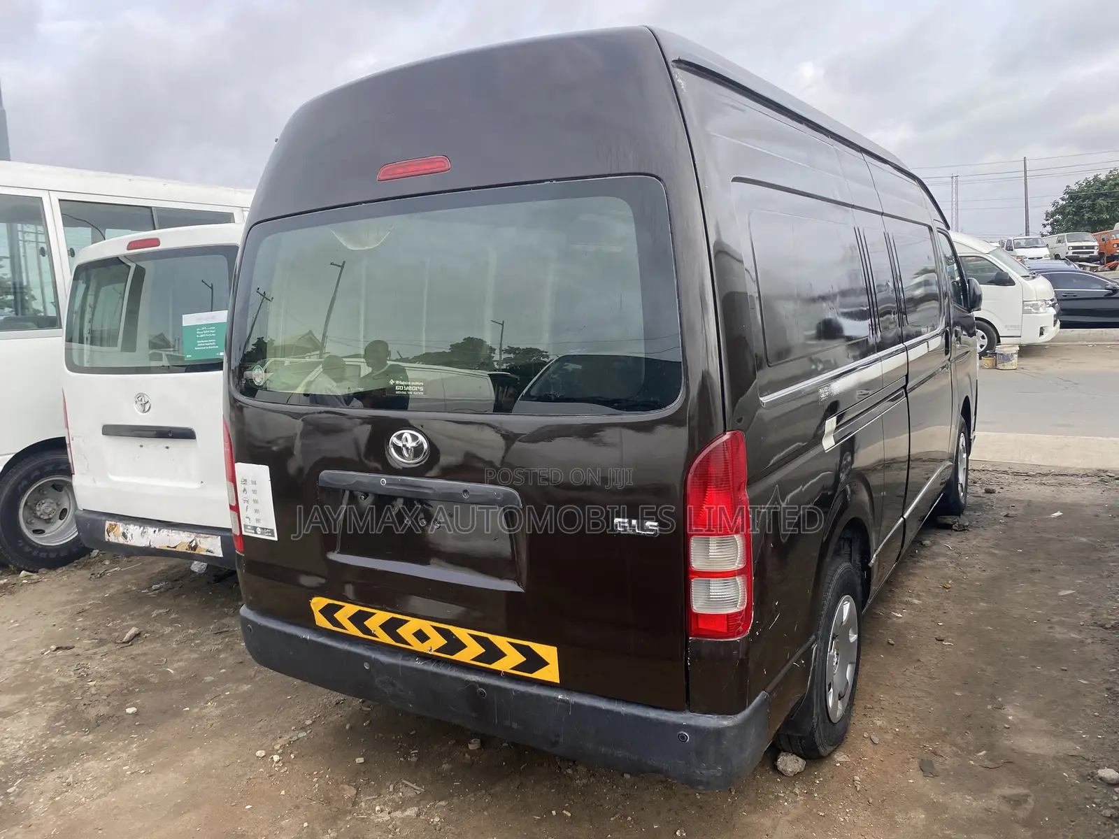 Toyota HiAce 2015 Brown