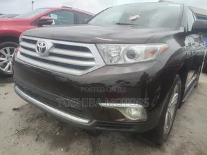 Toyota Highlander Limited 3.5l 4WD 2013 Maroon