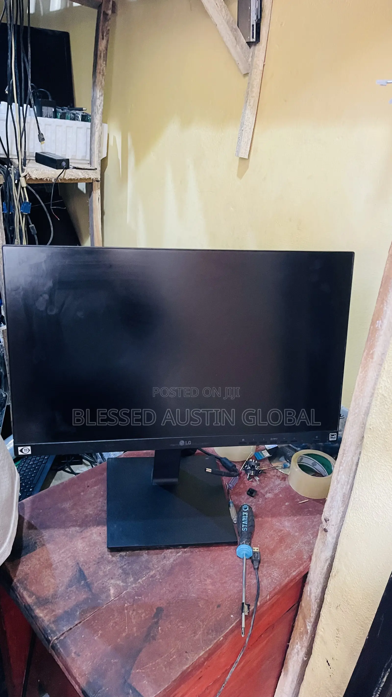 24 Inches Frameless Lg Monitor