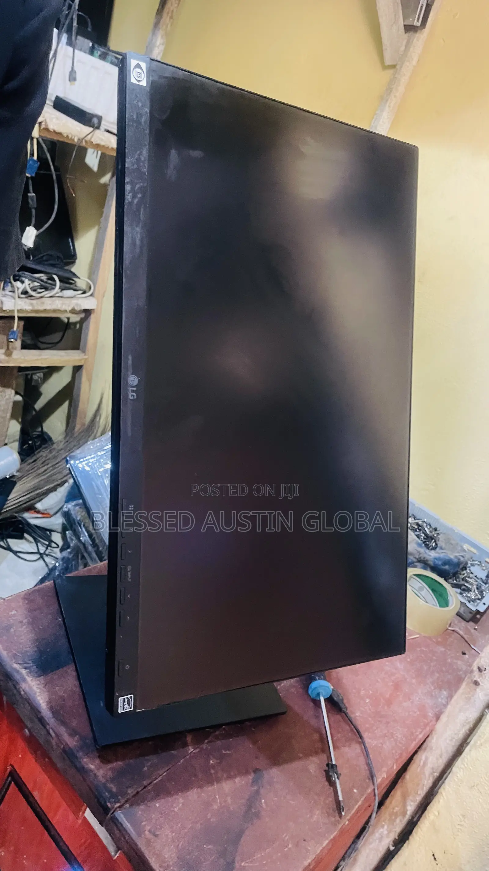 24 Inches Frameless Lg Monitor