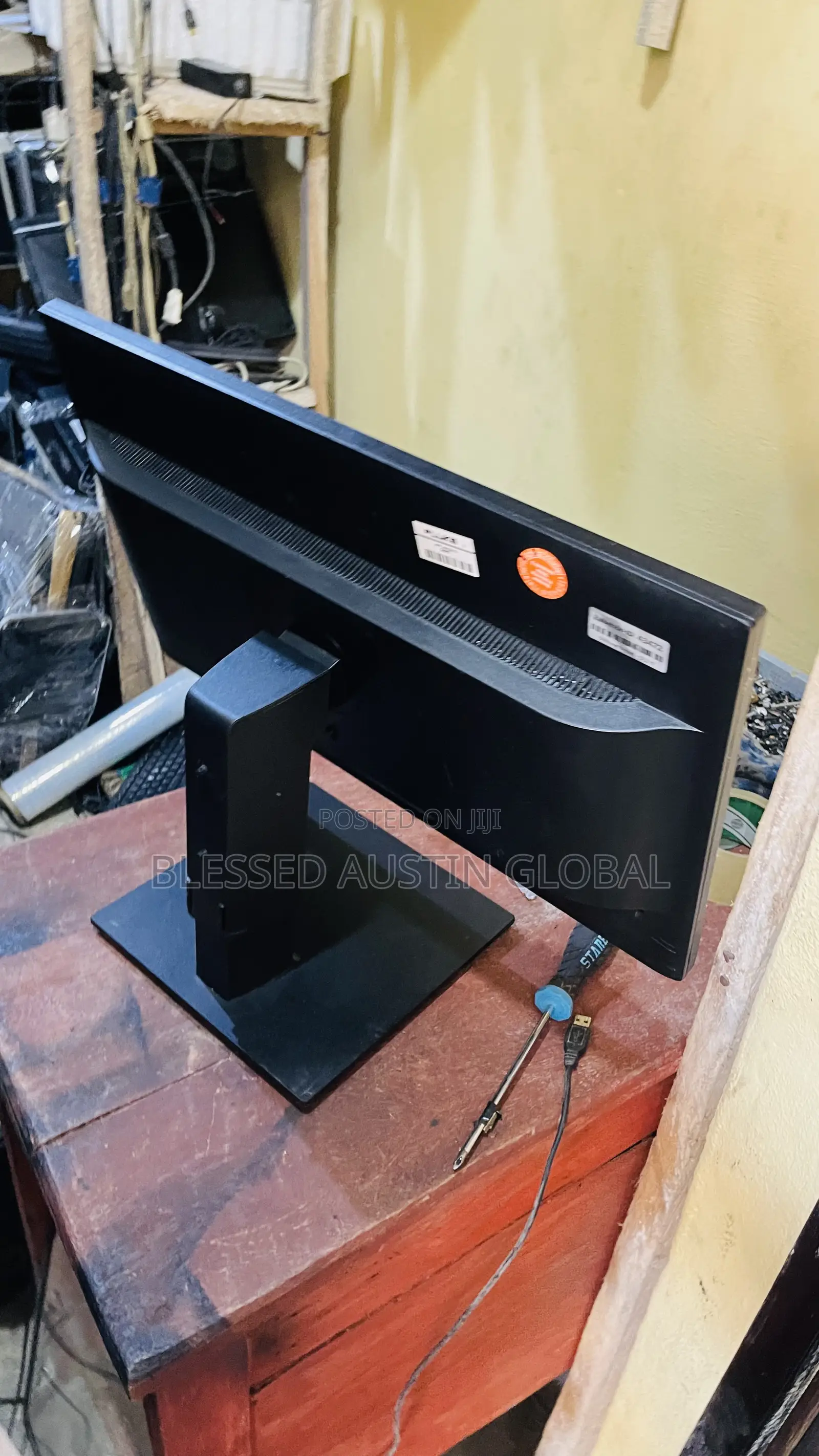24 Inches Frameless Lg Monitor