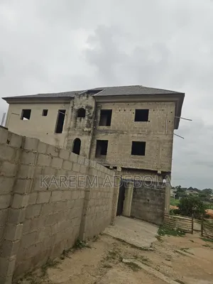 2bdrm Block of Flats in Oriyanrin, Yakoyo/Alagbole for sale