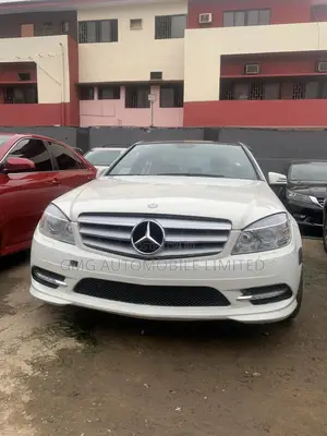Mercedes-Benz C350 C350 BlueEFFICIENCY RWD 2011 White