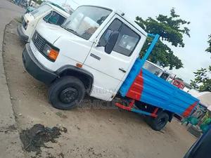 Mercedes Benz Truck 2000 White