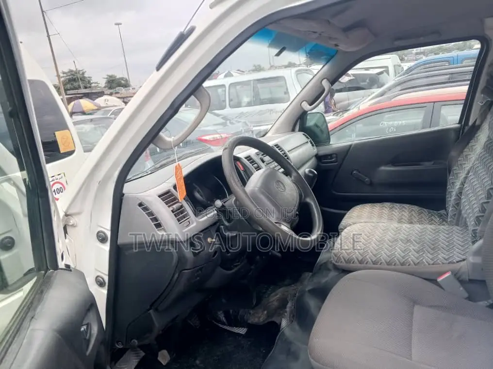 Toyota HiAce 2011 White
