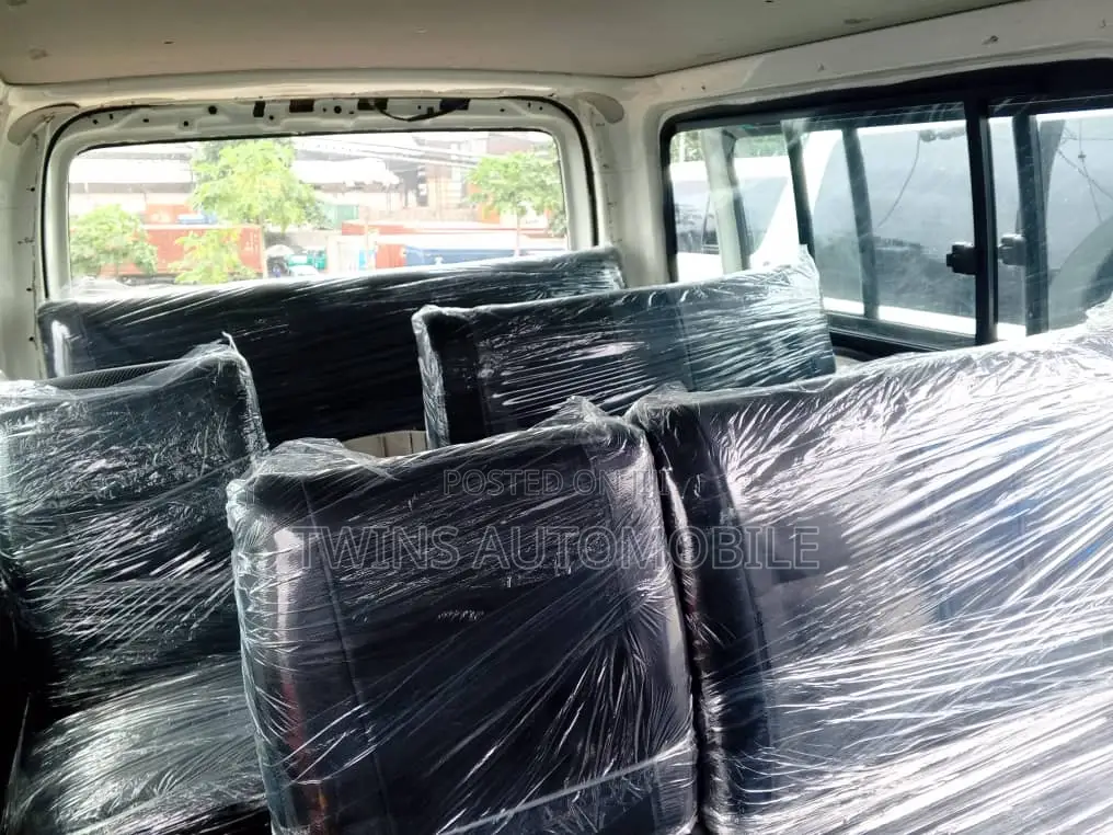 Toyota HiAce 2011 White