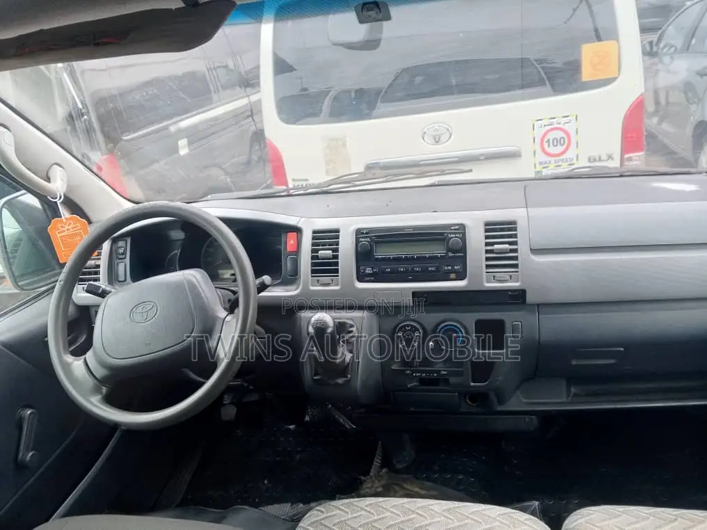 Toyota HiAce 2011 White