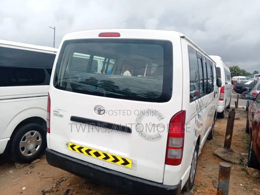 Toyota HiAce 2011 White