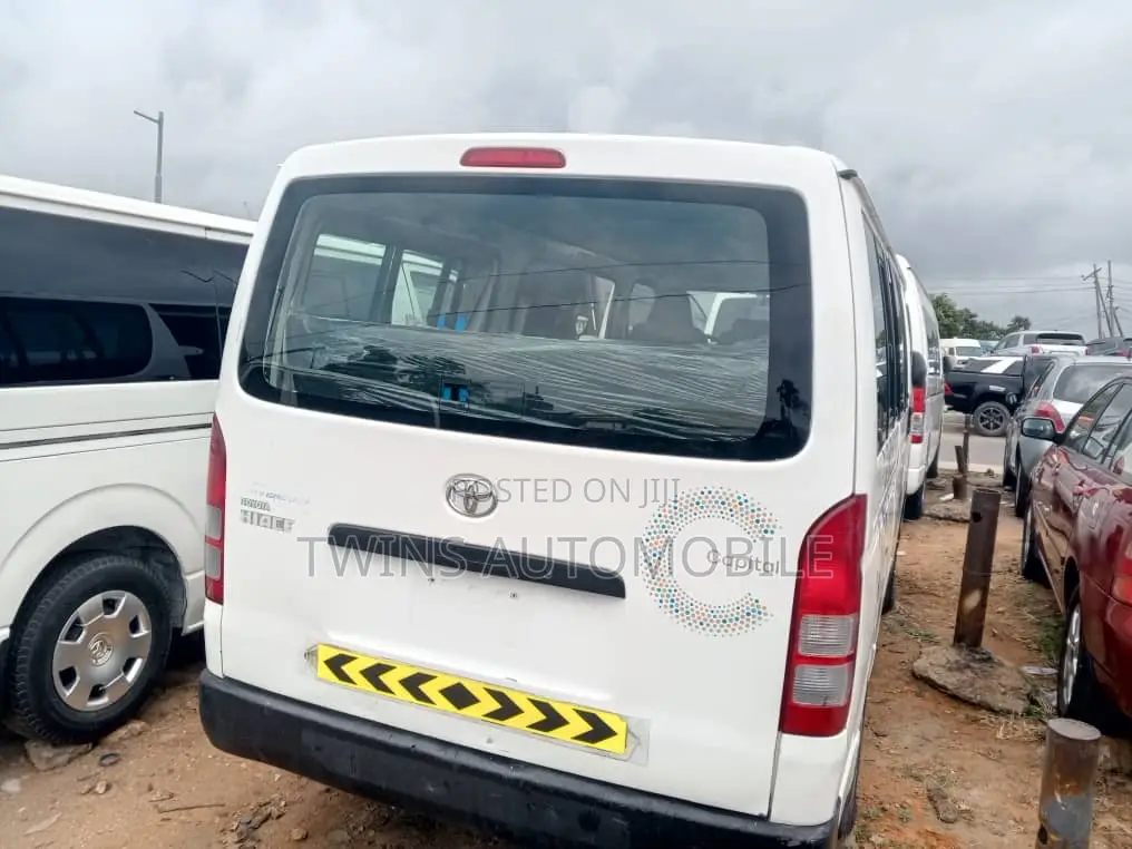 Toyota HiAce 2011 White