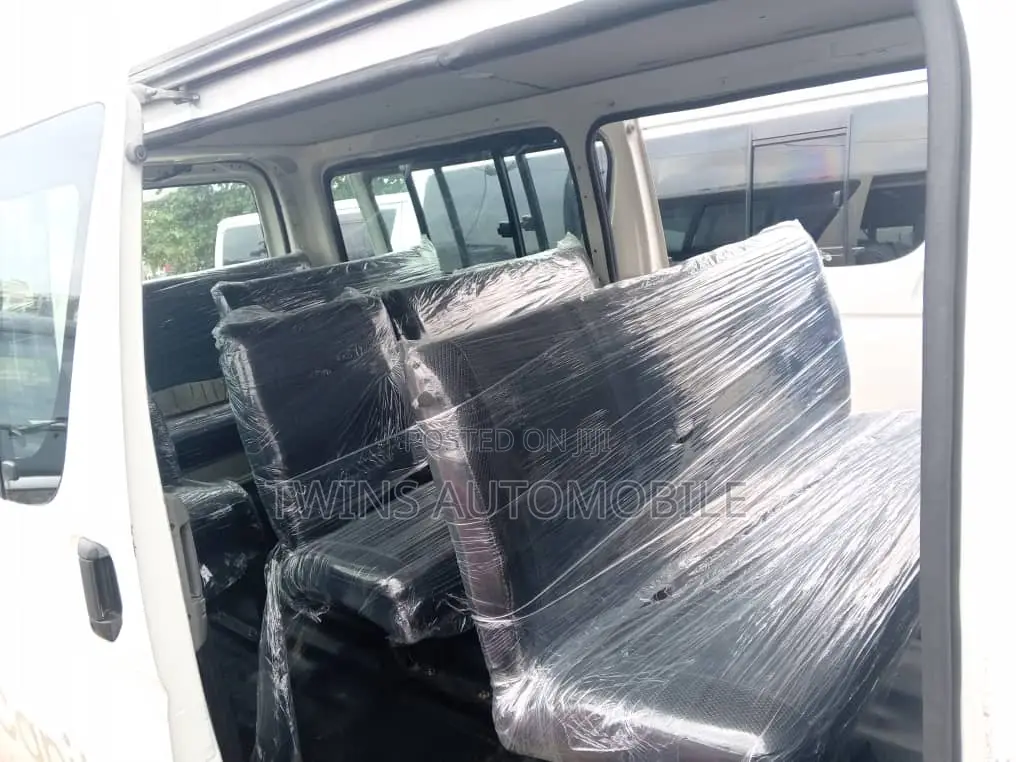Toyota HiAce 2011 White