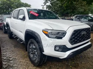 Toyota Tacoma 2022 White