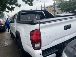 Toyota Tacoma 2022 White