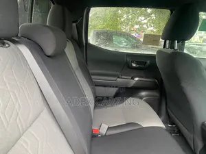 Toyota Tacoma 2022 White