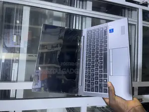 Laptop HP ZBook Firefly G8 16GB Intel Core I7 SSD 256GB