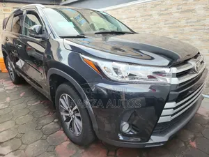 Toyota Highlander XLE 4x4 V6 (3.5L 6cyl 8A) 2018 Black