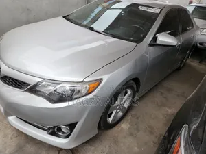 Toyota Camry SE 4dr Sedan (2.5L 4cyl 6A) 2013 Silver
