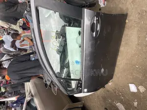 Toyota Yaris 015 Front Left Door
