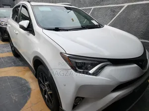 Toyota RAV4 SE AWD (2.5L 4cyl 6A) 2016 White