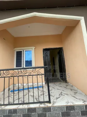 3bdrm Block of Flats in Benin City for rent