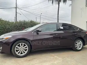Toyota Avalon XLE Premium Sedan FWD (3.5L 6cyl 6A) 2013 Maroon
