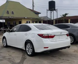 Lexus ES 350 FWD 2014 White