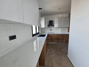 4bdrm Apartment in Banana Island for rent