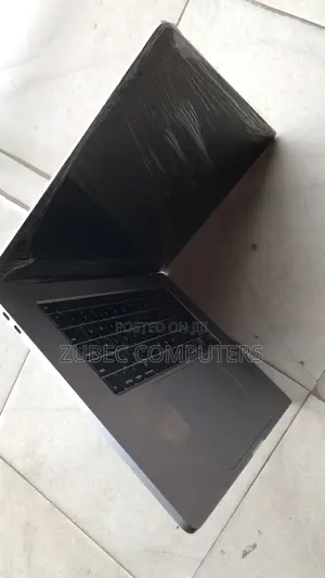 Laptop Apple MacBook Pro 2019 32GB Intel Core i9 SSD 512GB