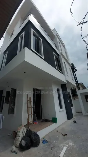5bdrm House in Lekki Phase 1 for rent