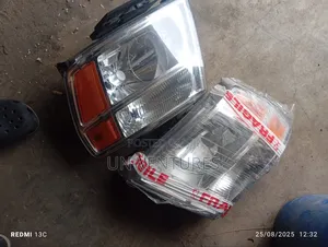 Headlight Nissan Nv2500