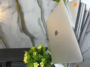Laptop Apple MacBook Pro 2017 16GB Intel Core I7 SSD 512GB