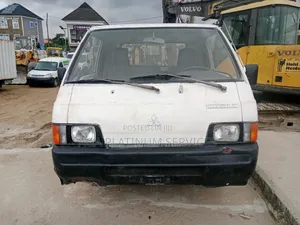Mitsubishi L300 1995 White